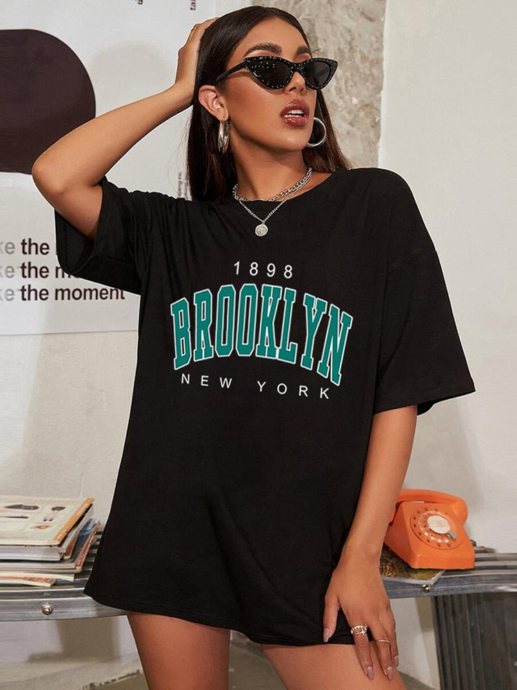Vintage Oversized Women 1898 Brooklyn New York T-Shirt